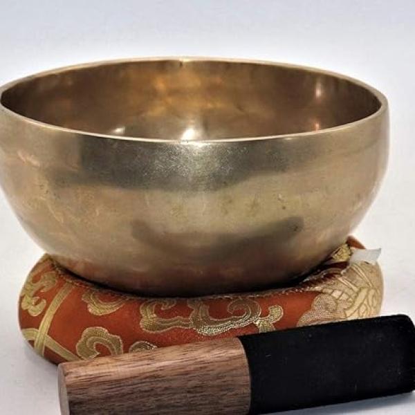 Singing Bowl Nepal-6 inches tibetan singing bowl- singing bowl for meditation. Sound, peace and love, mindfulness and yoga healing- made in Nepal