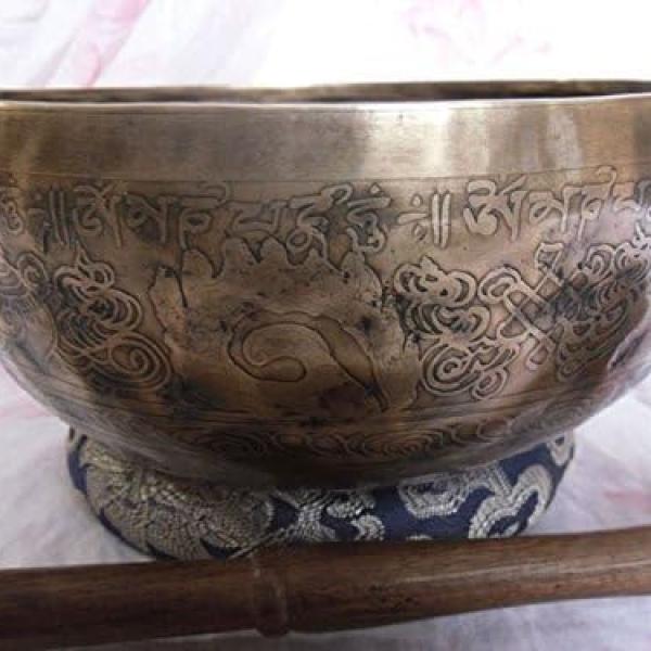 NHH 9" Mantra Carved Third Chakra Tibetan Meditation Singing Bowl, Hand Hammered Yoga Singing Bowls with Cushion & Mallet Striker