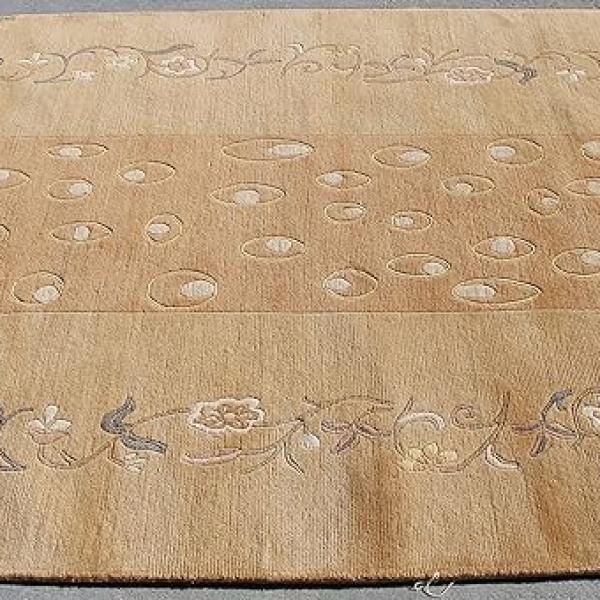 RST25282 Gorgeous Modern Design Hand Made Tibetan Woolen Area Rug 5 Feet X 8 Feet Made in Nepal